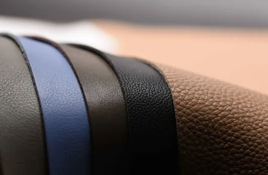 네덜란드 스타트업 과일 가죽: 비건 가죽 스크랩 망고를 만들었습니다.